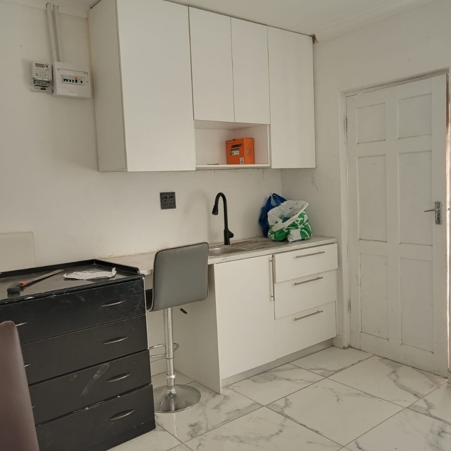 To Let 1 Bedroom Property for Rent in Table View Western Cape